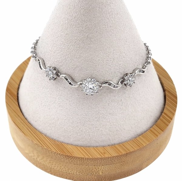 gold bracelet for a gold-plated leg