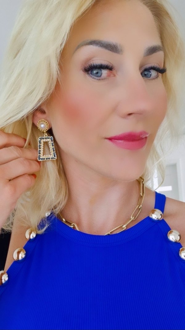 Golden earrings silk flowers