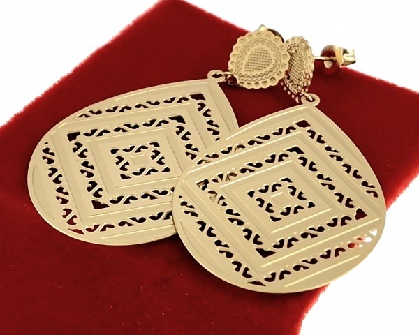 gold earrings made of stainless steel