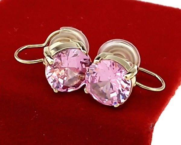 gold earrings made of stainless steel