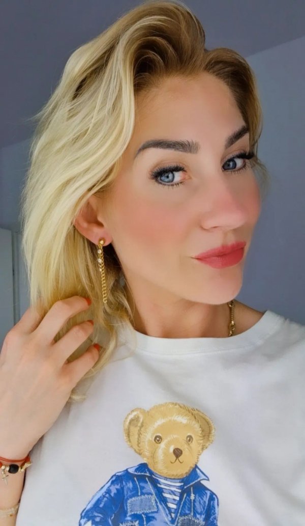 gold earrings made of stainless steel