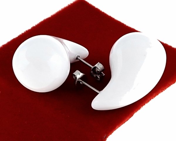 gold earrings made of stainless steel