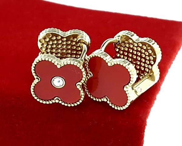 gold earrings made of stainless steel