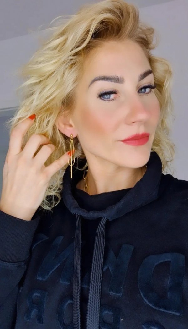 gold earrings made of stainless steel