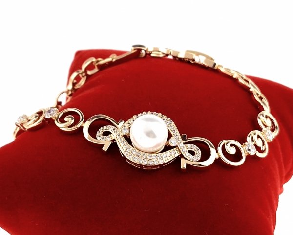gold bracelet for a gold-plated leg