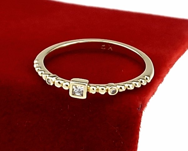 2197 Pierścionek złoty zaręczynowy błyszczący cyrkonie pozłacany 14k