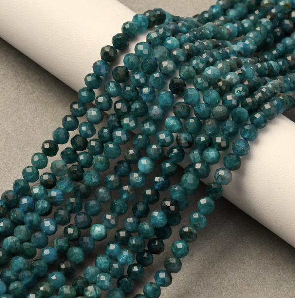 1564 Naturalne koraliki apatytu, fasetowane, okrągłe, 4 mm, otwór: 0,8 mm, około 97-103 szt./pasmo, 38-39 cm
