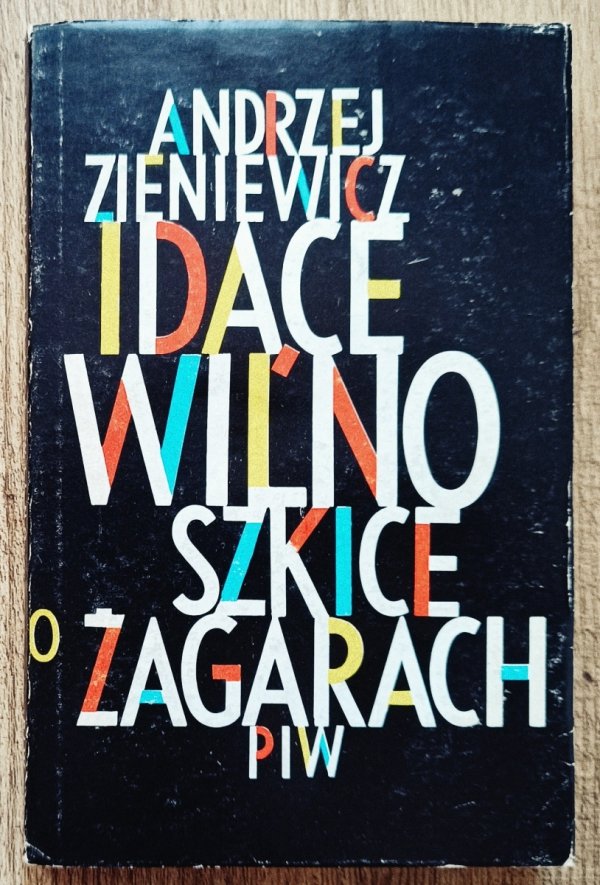 Andrzej Zieniewicz Idące Wilno. Szkice o Żaragach