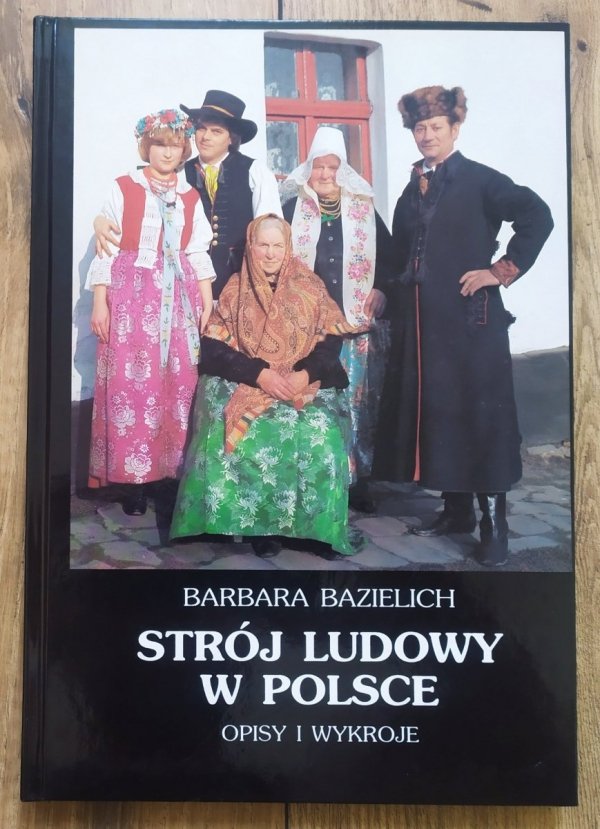 Barbara Bazielich Strój ludowy w Polsce. Opisy i wykroje