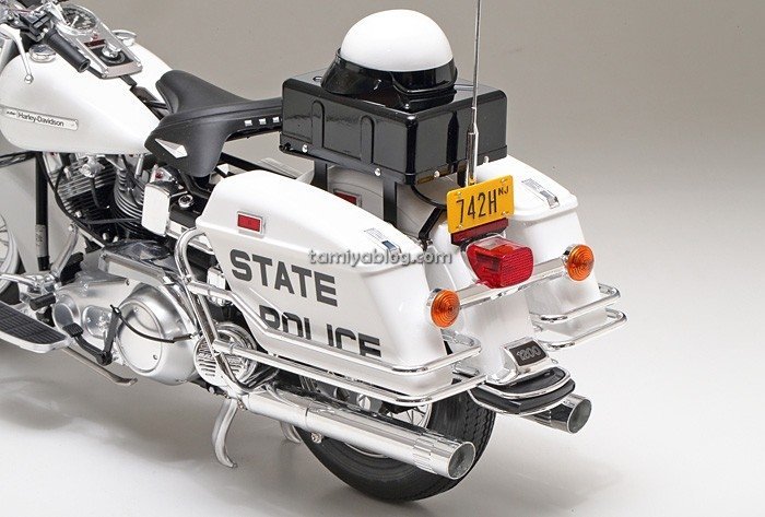 Tamiya 16038 Harley Davidson FLH1200 - Police Bike (1:6) - 1:6