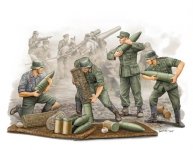 Trumpeter 00426 German s.FH 18 Field Howitzer Gun Crew Ammo Supplied Team 1/35