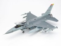 Tamiya 61098 F-16CJ Fighting Falcon 1/48