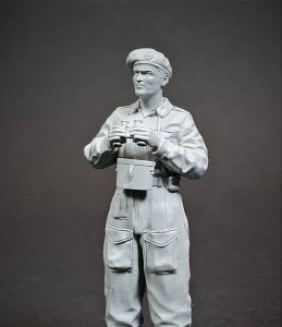 Panzer Art FI35-173 British Sherman tank commander 1/35