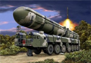 Revell 03303 TOPOL SS-25 Sickle (1:72)