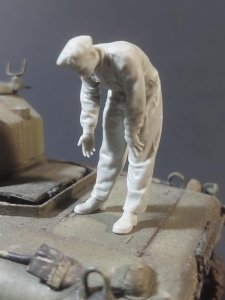 Panzer Art FI35-232 British tanker loading 75mm ammo No1 1/35