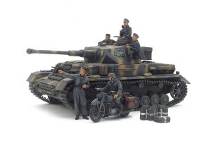 Tamiya 25209 Panzerkampfwagen IV Ausf G. Early Production & Motorcycle Eastern Front 1/35