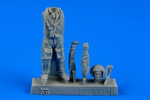 Aerobonus 480116 Soviet Pilot with life jacket - the Cold War period 1/48