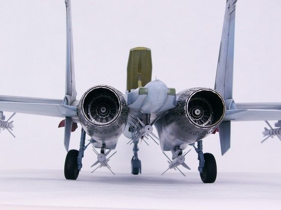 Trumpeter 02224 Soviet Sukhoi Su-27 Flanker B (1:32)