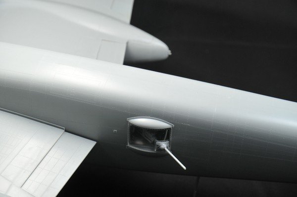 HK Models 01E02 B-25J Mitchell &quot;Strafer&quot; (1:32)