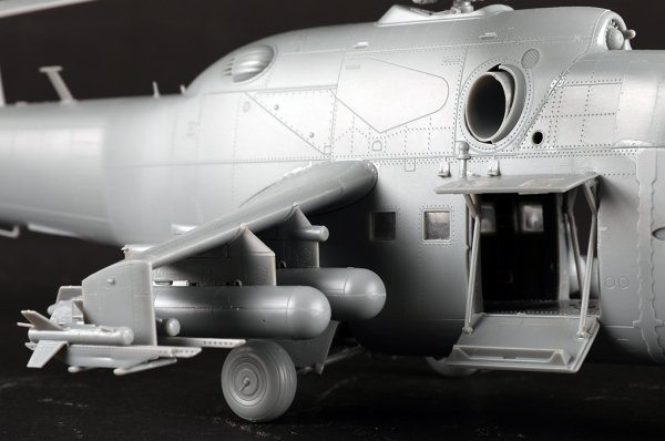 Trumpeter 05828 Mi-24A Hind-B 1/48