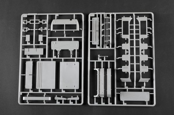 Trumpeter 09575 Schwerer Zugkraftwagen 18 t Sd.Kfz.9 Artillery Version 1/35