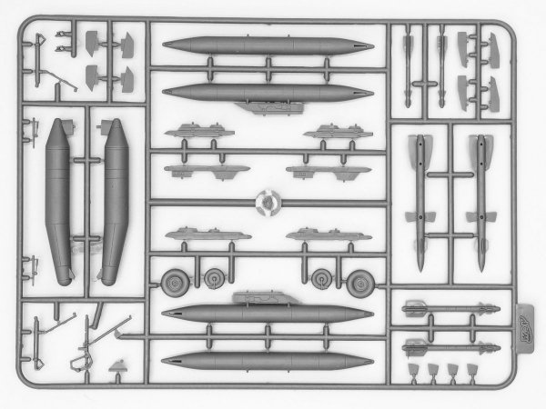 ICM DS7203 Soviet military airfield 1980s (Mikoyan-29 “9-13”, APA-50M (ZiL-131), ZiL-131 Command Vehicle and Soviet PAG-14 Airfield Plates) 1/72