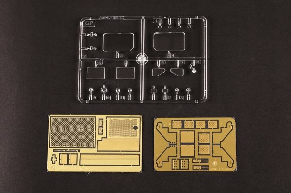 I Love Kit 63549 LVSR MKR16 Tractor 1/35