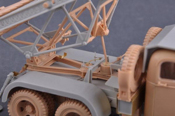 Hobby Boss 84572 GAZ-AAA with BM13/16 Katyusha 1/35