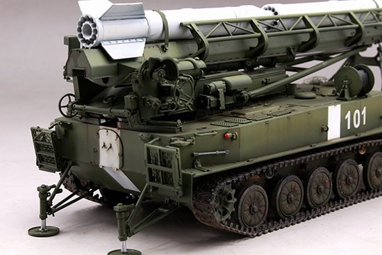 Trumpeter 09545 2P16 Launcher with Missile of 2k6 Luna (FROG-5) 1/35