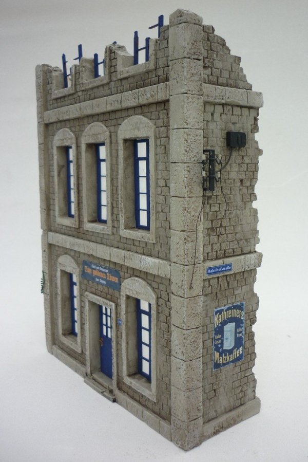 RT-Diorama 35198 Damaged City Building 1/35