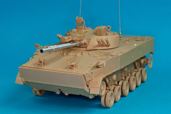 RB Model 35B110 BMP-3 Armament 30mm 2A72, 100mm 2A70, 3 x 7.62 PKT mg 1/35