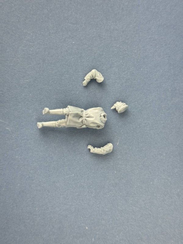 Copper State Models F32-065 British Dispatch Rider pushing his motorcycle (Motorcycle not included) 1/32