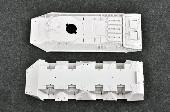 Trumpeter 07137 Russian BTR-70 APC early version 1/72
