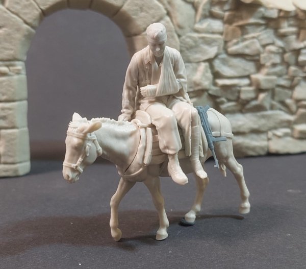 Panzer Art FI35-241 Wounded fallschirmjager on a donkey 1/35