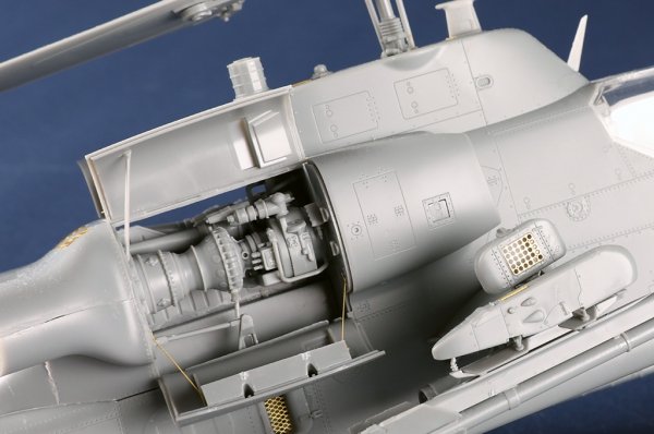 Trumpeter 05117 AH-1W Super Cobra (Turned Exhaust) 1/35