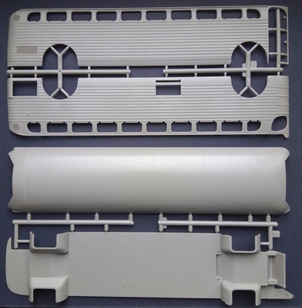 Roden 816 GMC PD3701 Silverside Bus &quot;Greyhound Lines&quot; 1/35