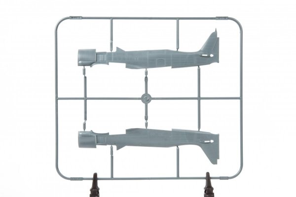 Eduard 84117 Fw 190A-4 w/ engine flaps &amp; 2-gun wings 1/48