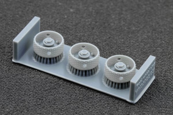 ScaleX WM 35023 Unimog 404 11.0R20 XOrdinary v2 Ordinary wheel set (for AK-Interactive, ICM, Revell) 1/35
