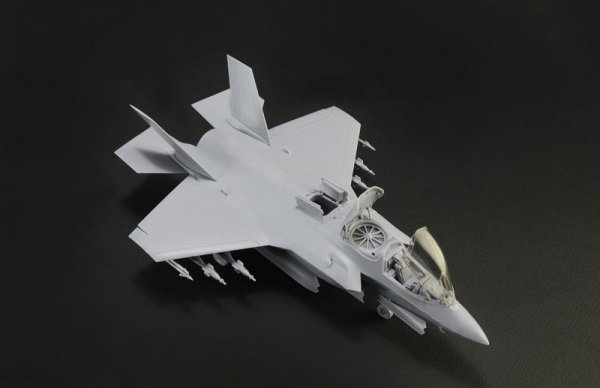 Italeri 1425 F-35 B Lightning II STOVL 1/72