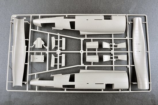 Trumpeter 03221 F-100C Super Sabre 1/32
