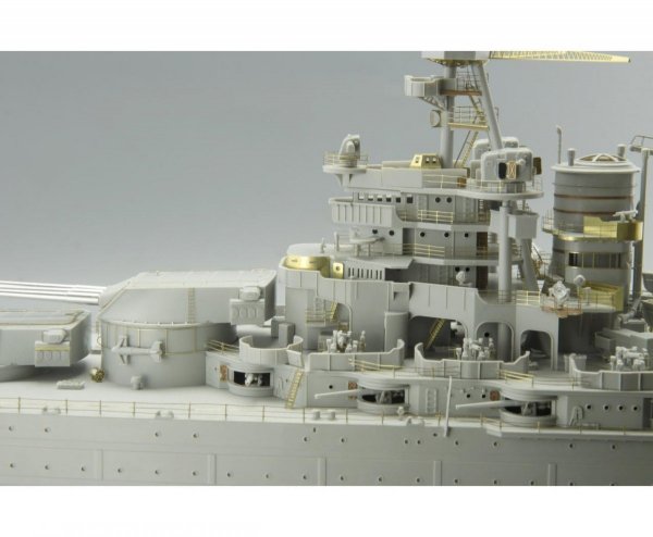 Eduard 53112 USS Arizona part 6 - superstructure TRUMPETER 1/200