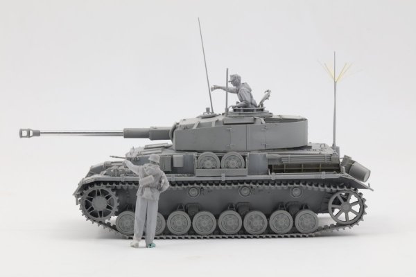 Border Model BT-006 Pz.Beob.Wg. IV Ausf. J w/Commander&amp;Infantry 1/35