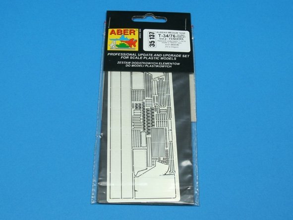 Aber 35137 Radziecki czolg sredni T-34/76 model z 1940r. cz. 2 blotniki (DRA) (1:35)
