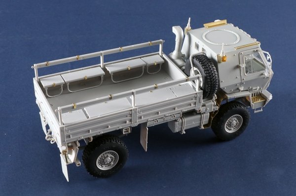Trumpeter 01097 M1078A1P2 2.5 Ton LMTV Cargo Truck 1/35