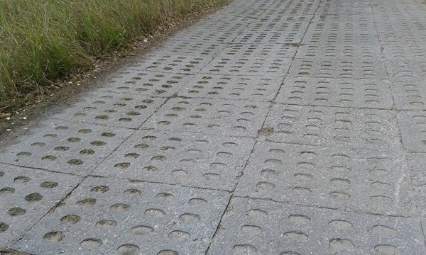 Eureka XXL E-018 Modern Concrete Road Panels (Perforated) 1:35