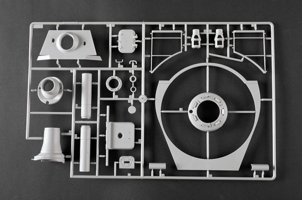 Trumpeter 00949 Pz.Kpfw.VI Sd.Kfz.182 Tiger II (Henschel 105mm) 1/16