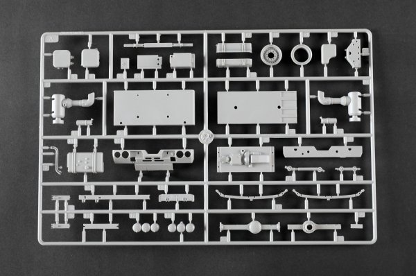 Trumpeter 01097 M1078A1P2 2.5 Ton LMTV Cargo Truck 1/35