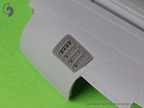 Master AM-72-172 P-51 Mustang - pokrywa wlotu powietrza do gaźnika - typ z żaluzjami dla RAF - wersja A (do modelu Arma Hobby) 1/72