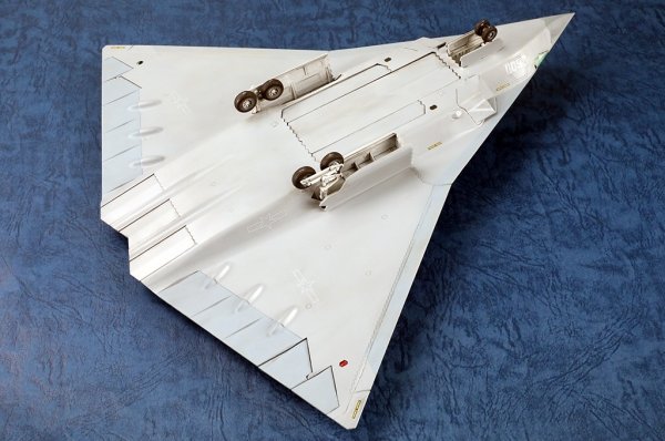 Trumpeter 01689 PLAAF J-36 Prototype 1/72