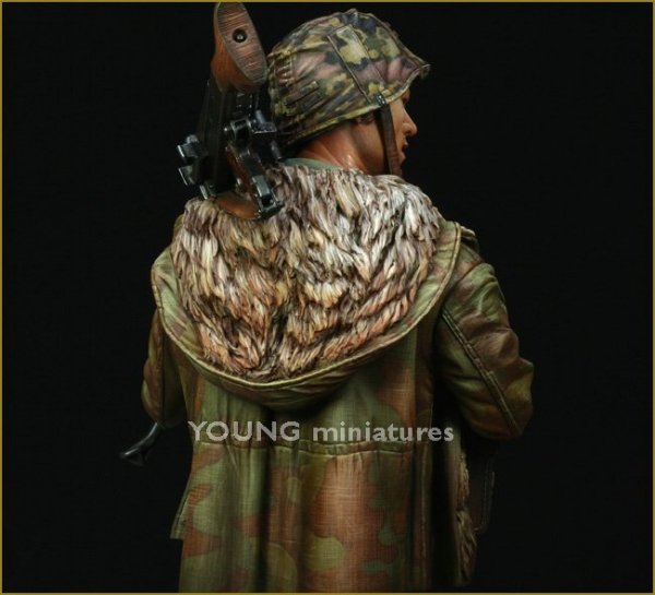 Young Miniatures YM1822 Waffen SS MG-42 Gunner Ardennes 1944 1/10